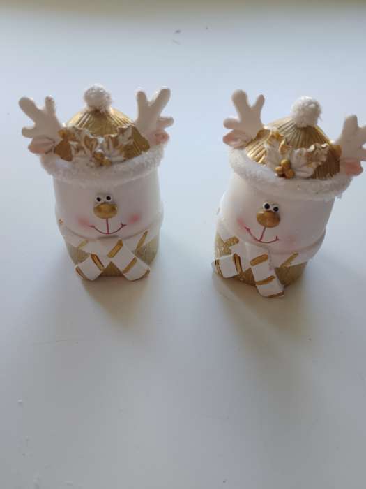 Фотография покупателя товара Фигурка полистоун «Олень белый в шапке и шарфике», 4×4×7 см - Фото 3