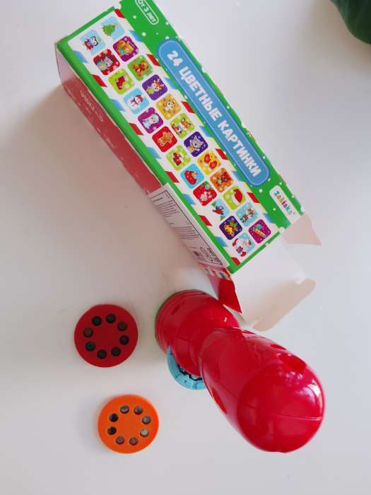 Фотография покупателя товара Проектор-фонарик «Волшебные истории», 3 слайда, 24 картинки, цвета МИКС - Фото 2