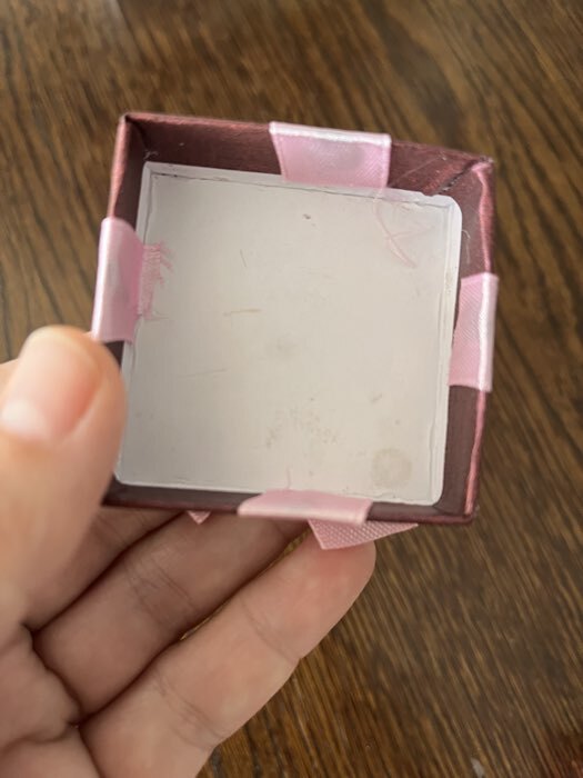 Фотография покупателя товара Коробочка подарочная под кольцо, серьги «Благородность», 5×5 см, (полезная часть 4.5×4.5 см,) бордовая - Фото 2
