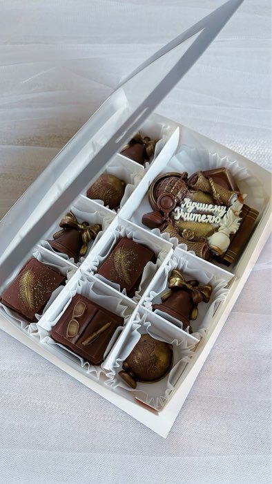 Фотография покупателя товара Коробка под 12 конфет с ячейками «Дерево» 18.5×13.5×3.5 см - Фото 1