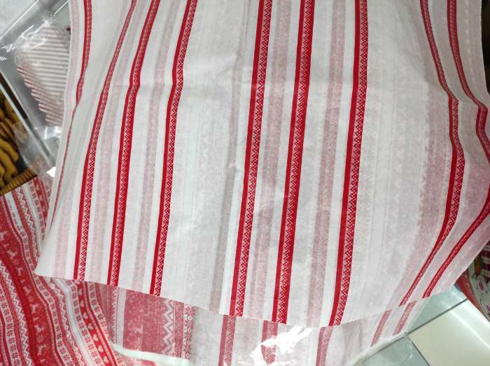Фотография покупателя товара Бумага упаковочная тишью «Уюта и тепла», 50 × 66 см - Фото 3