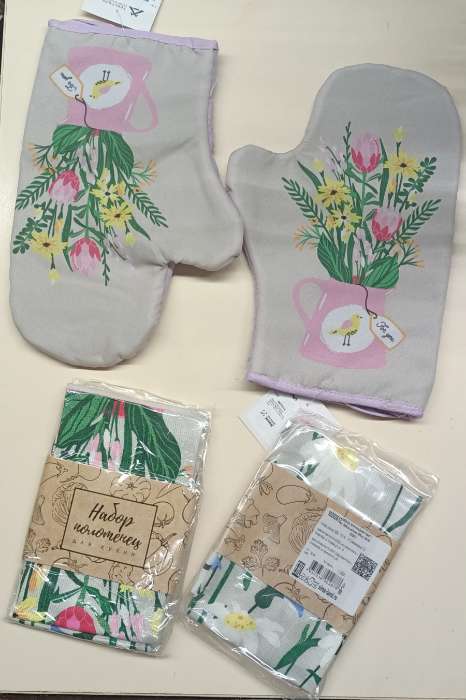 Фотография покупателя товара Варежка-прихватка «Доляна. Букет», 20×28 см, 35% хлопок, 65% п/э, ватин 250 г/м² - Фото 2