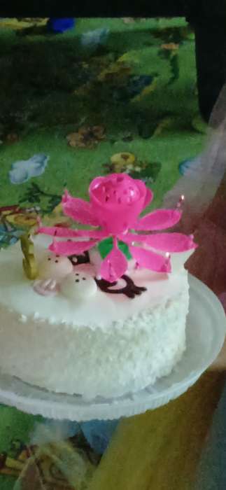 Фотография покупателя товара Свеча для торта музыкальная «Бутон», крутящаяся, розовая, 14.5 см - Фото 1