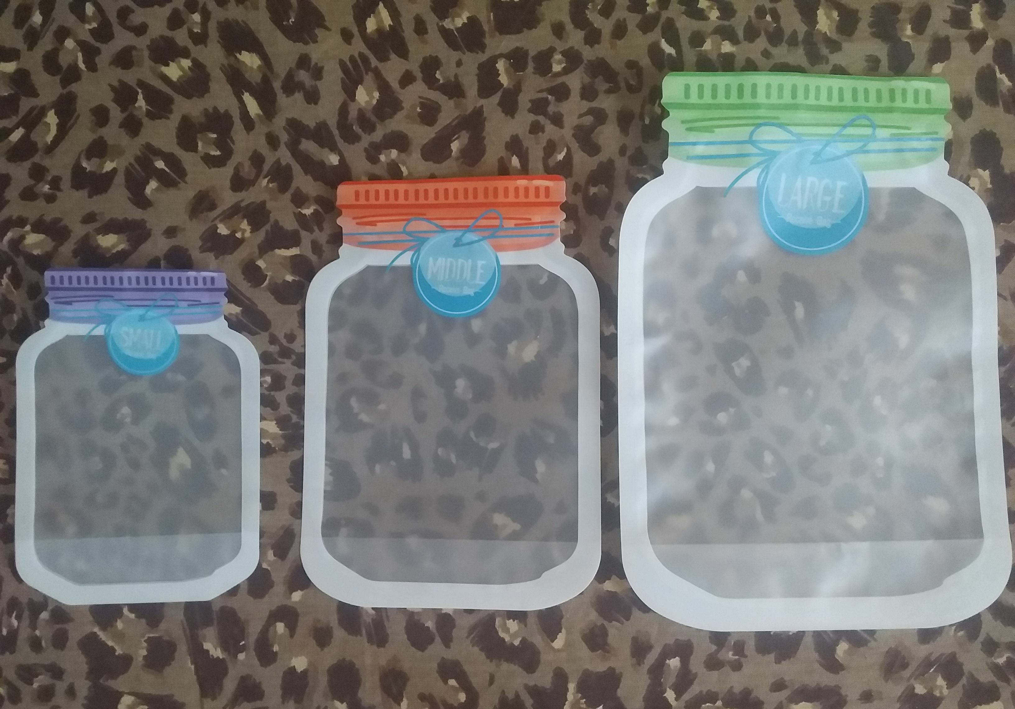 Фотография покупателя товара Набор пакетов для хранения продуктов Доляна «Бирки», застёжка zip-lock, 3 шт, 10,5×15 см, 13,5×19,5 см, 17×24,5 см, цвет МИКС - Фото 4