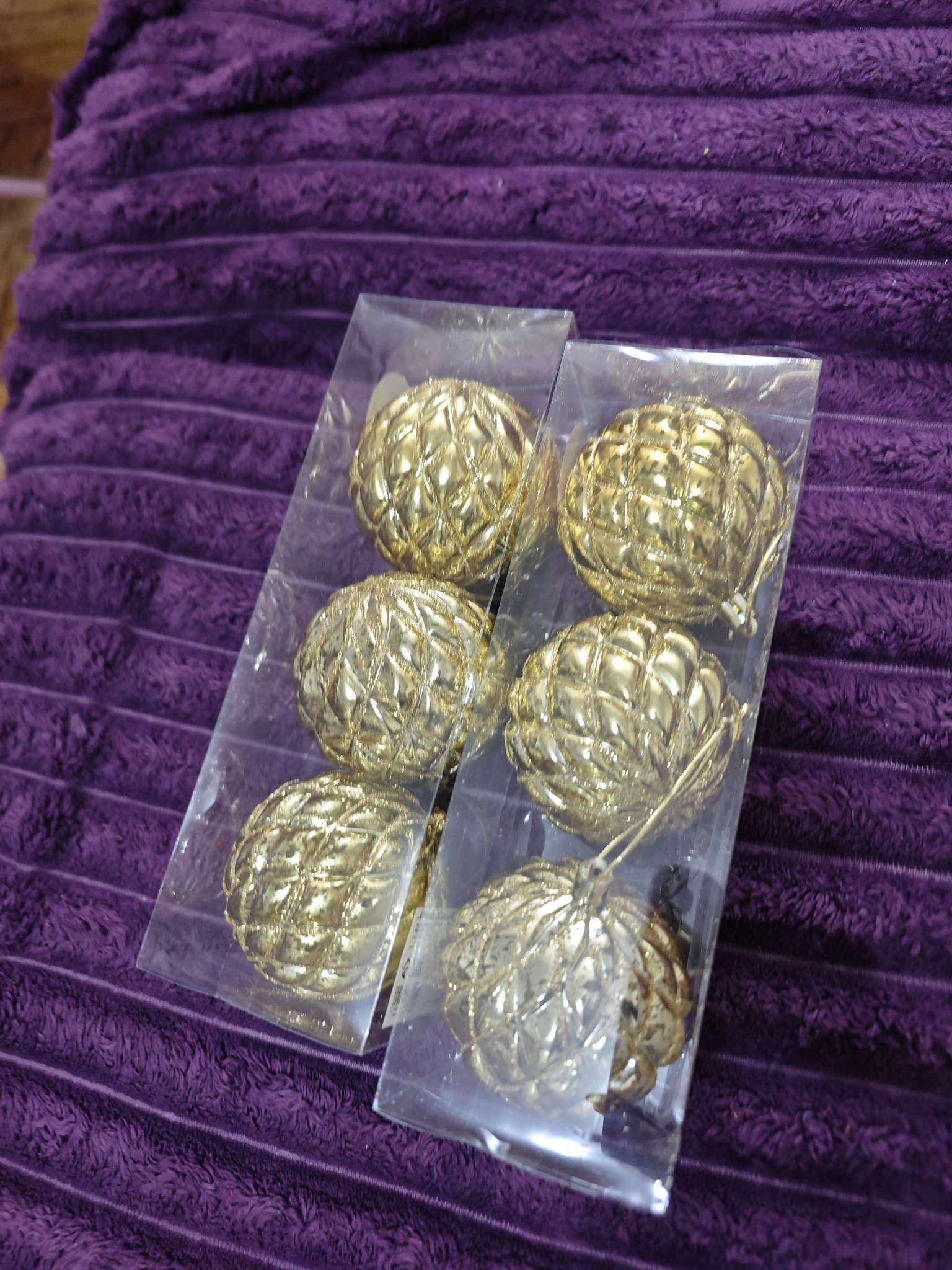 Фотография покупателя товара Ёлочные игрушки «Милица», шары новогодние, пластик, набор d=8 см, 3 шт., золотистый - Фото 1