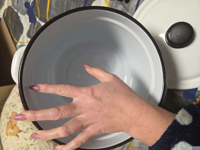 Фотография покупателя товара УЦЕНКА Кастрюля, 10 л, цилиндрическая, без деколи, без крышки, белая - Фото 6