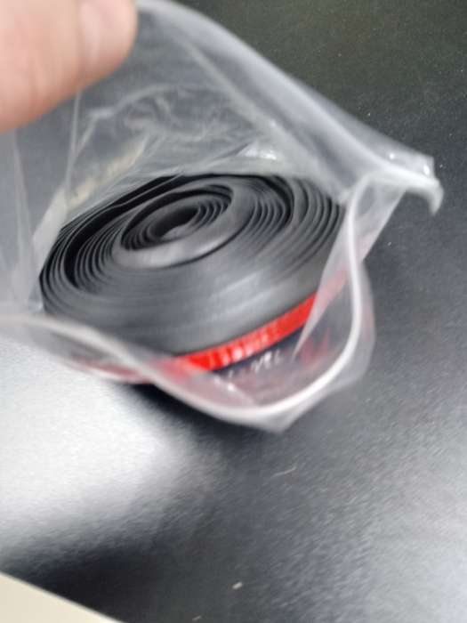 Фотография покупателя товара Уплотнитель двери в автомобиль, q-образный, самоклеящийся, 5 м, черный - Фото 1