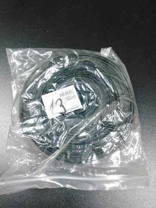 Фотография покупателя товара Уплотнитель двери в автомобиль, q-образный, самоклеящийся, 5 м, черный - Фото 2