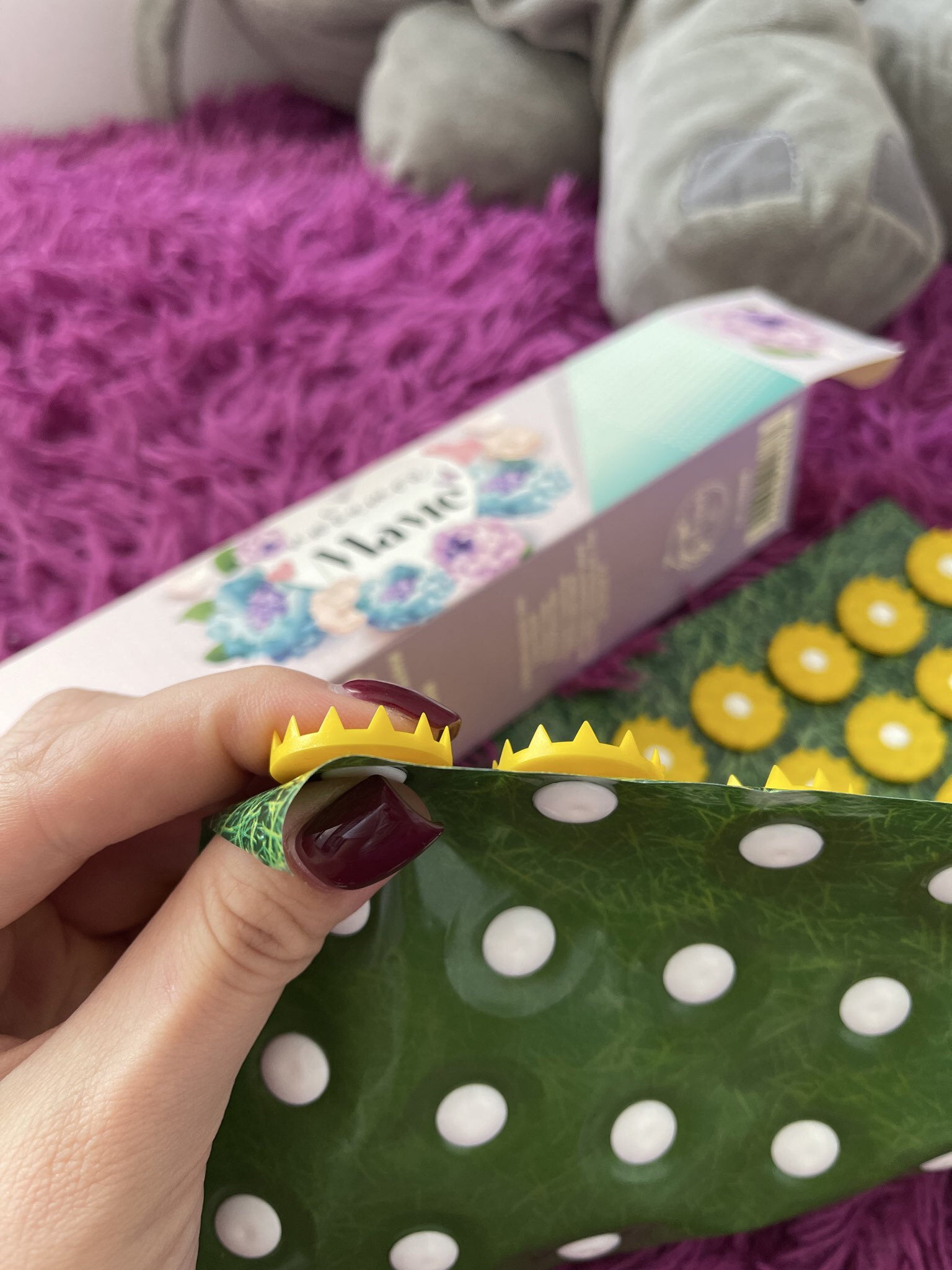 Фотография покупателя товара Аппликатор «Кузнецова - Любимой маме», 70 колючек, плёнка, 23×32 см, красный - Фото 3