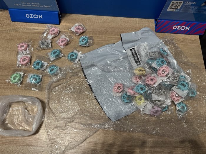 Фотография покупателя товара Фонарик брелок для ключей на кольце «Лапка», 1 режим, 3 LR41, 3.5×4 см, МИКС - Фото 1