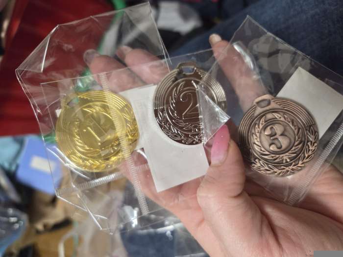 Фотография покупателя товара Медаль призовая «1 место» золото 021, d=4 см, без ленты - Фото 14