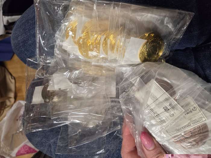 Фотография покупателя товара Медаль призовая «1 место» золото 021, d=4 см, без ленты - Фото 8