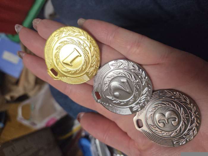 Фотография покупателя товара Медаль призовая «1 место» золото 021, d=4 см, без ленты - Фото 9