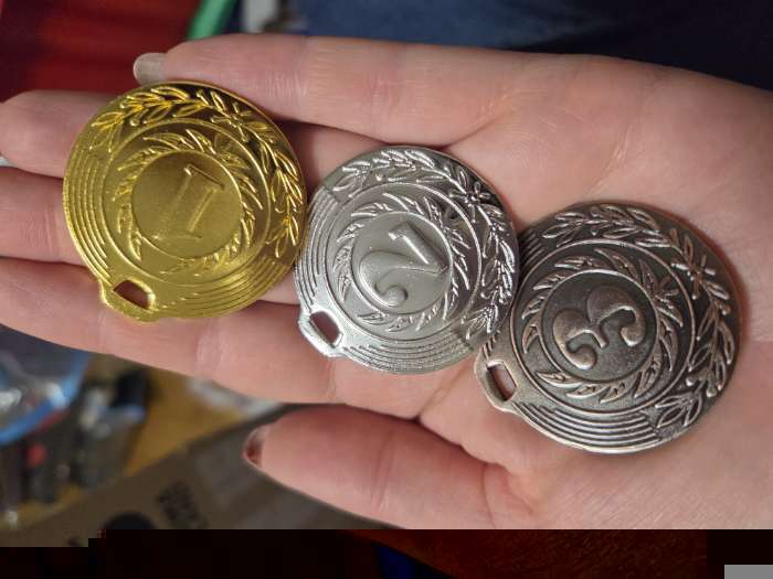 Фотография покупателя товара Медаль призовая «1 место» золото 021, d=4 см, без ленты - Фото 5