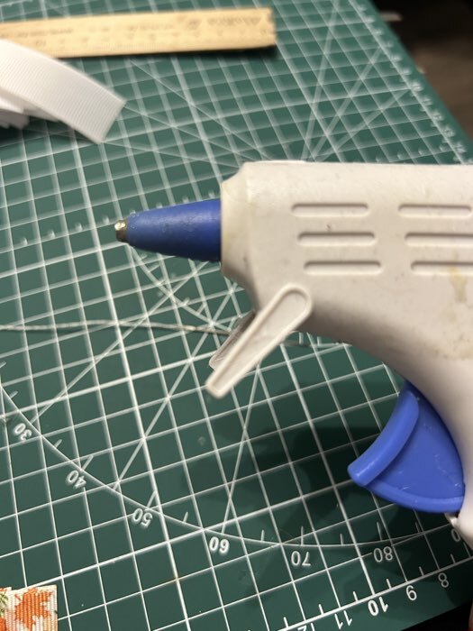 Фотография покупателя товара Клеевой пистолет ТУНДРА, 25 Вт, 220 В, эргономичная рукоятка, антикапля, шнур 1.3 м, 7 мм - Фото 1