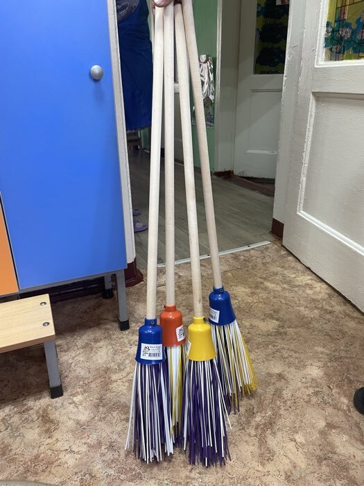 Фотография покупателя товара Метла полипропиленовая «Малыш», с черенком, малая, 95 см, МИКС - Фото 1