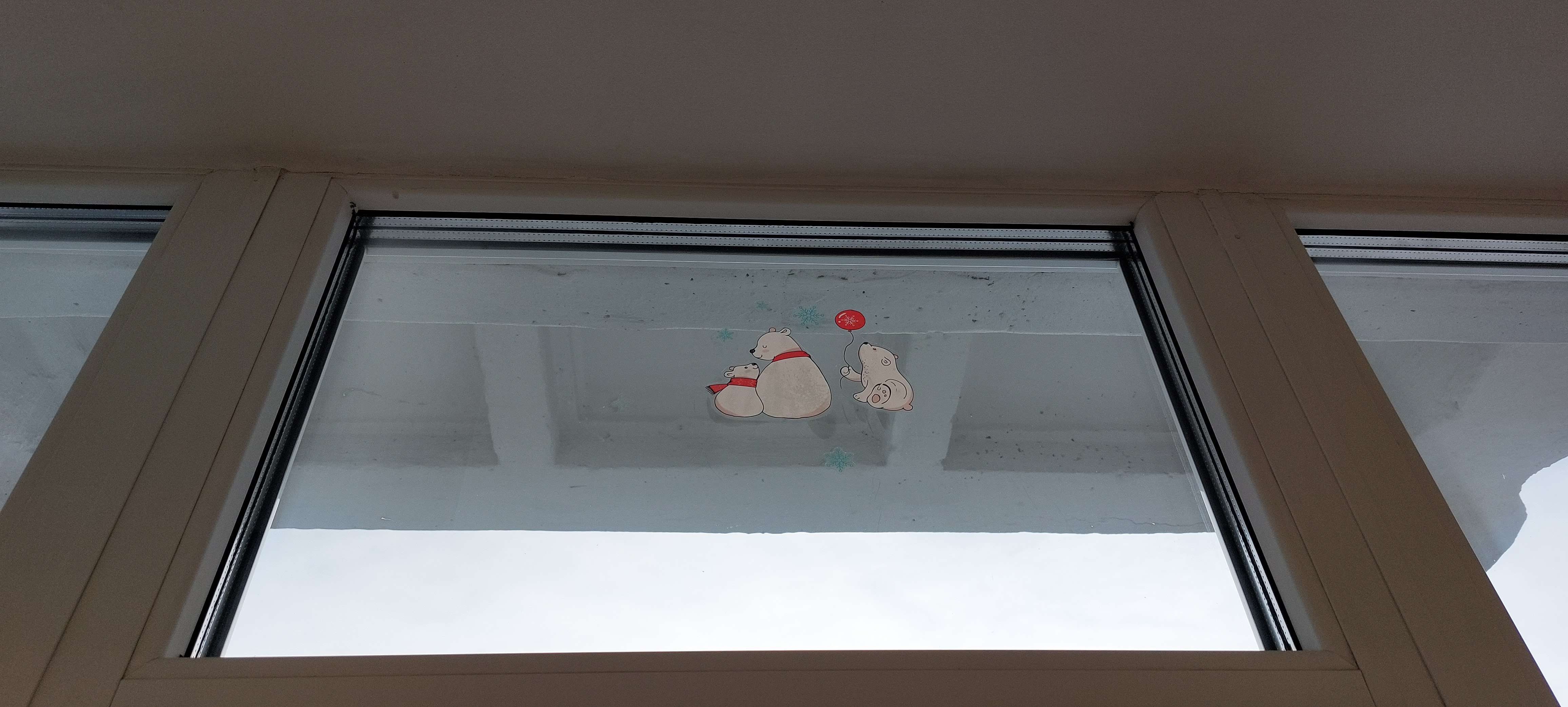 Фотография покупателя товара Наклейки на стекло «Новогодние мишки», многоразовые, 20 × 34 см - Фото 3