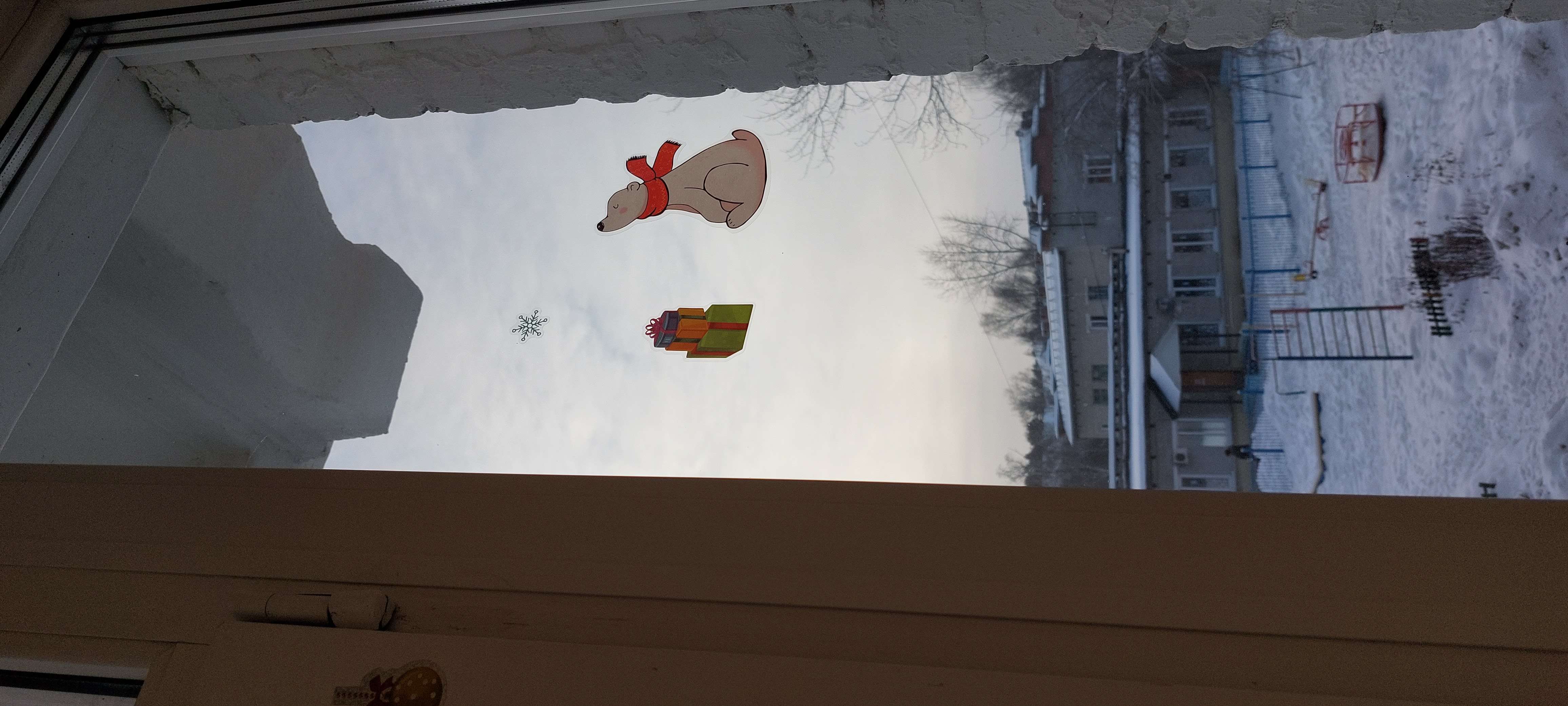 Фотография покупателя товара Наклейки на стекло «Новогодние мишки», многоразовые, 20 × 34 см - Фото 2