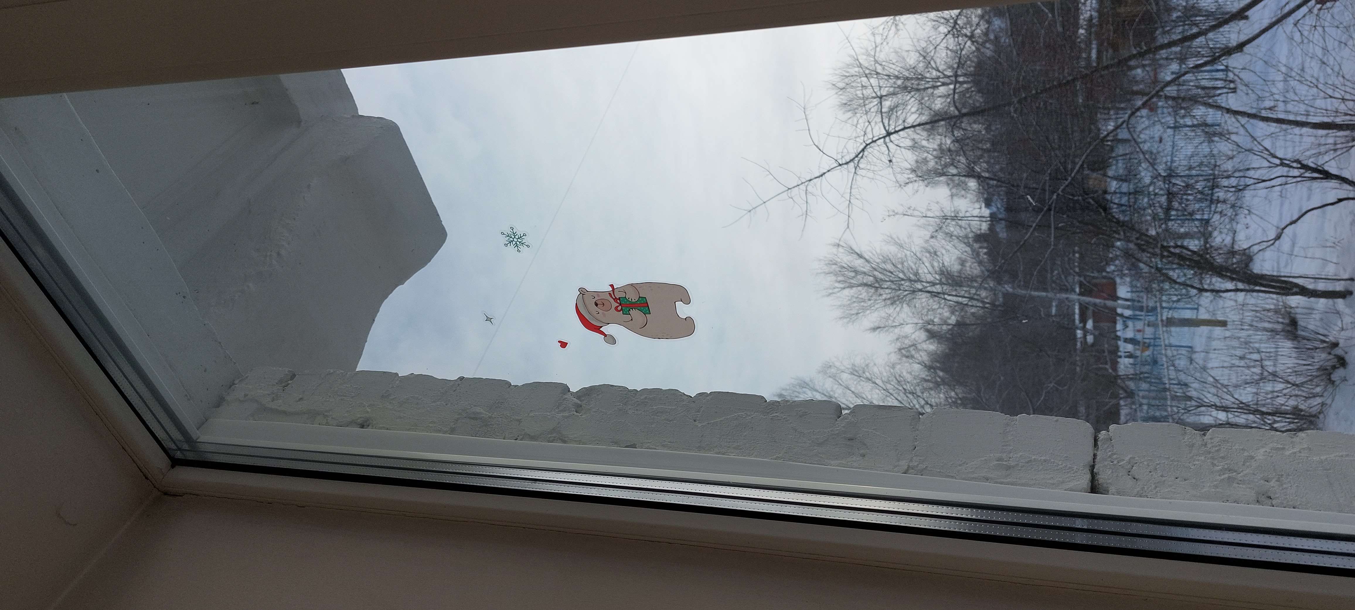 Фотография покупателя товара Наклейки на стекло «Новогодние мишки», многоразовые, 20 × 34 см - Фото 1