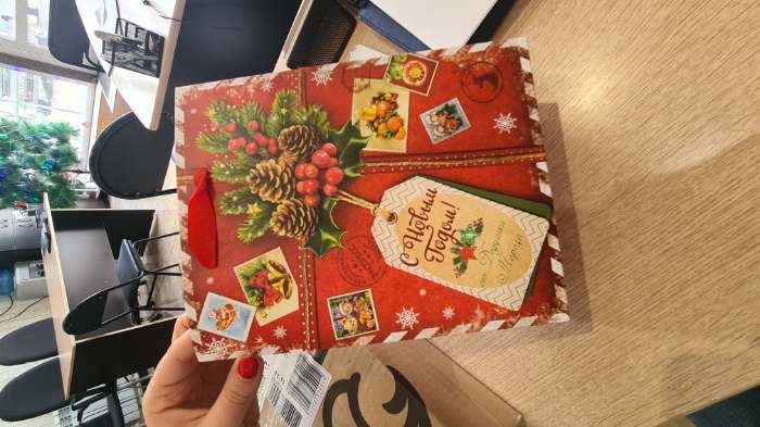 Фотография покупателя товара Пакет ламинированный вертикальный «Подарок от Деда Мороза», 31 × 40 × 11,5 см - Фото 2