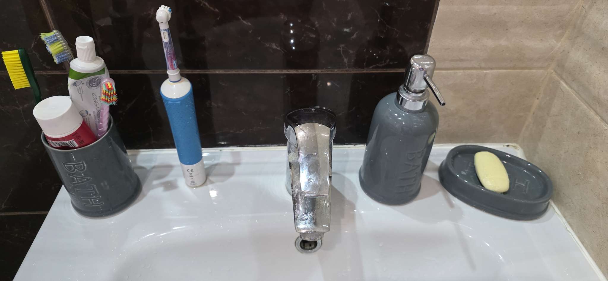 Фотография покупателя товара Набор аксессуаров для ванной комнаты SAVANNA «Бэкки», 3 предмета (мыльница, дозатор для мыла 400 мл, стакан), керамика, цвет белый - Фото 1