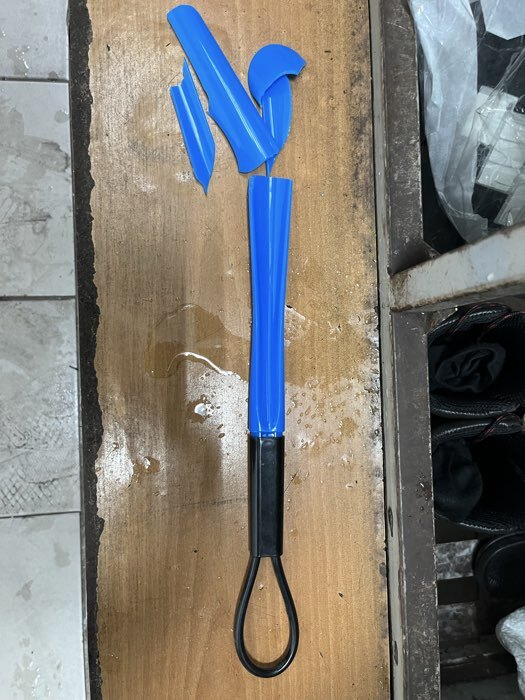 Фотография покупателя товара Ложка для обуви Доляна, с петелькой, 47×4.5 см, голубая - Фото 5