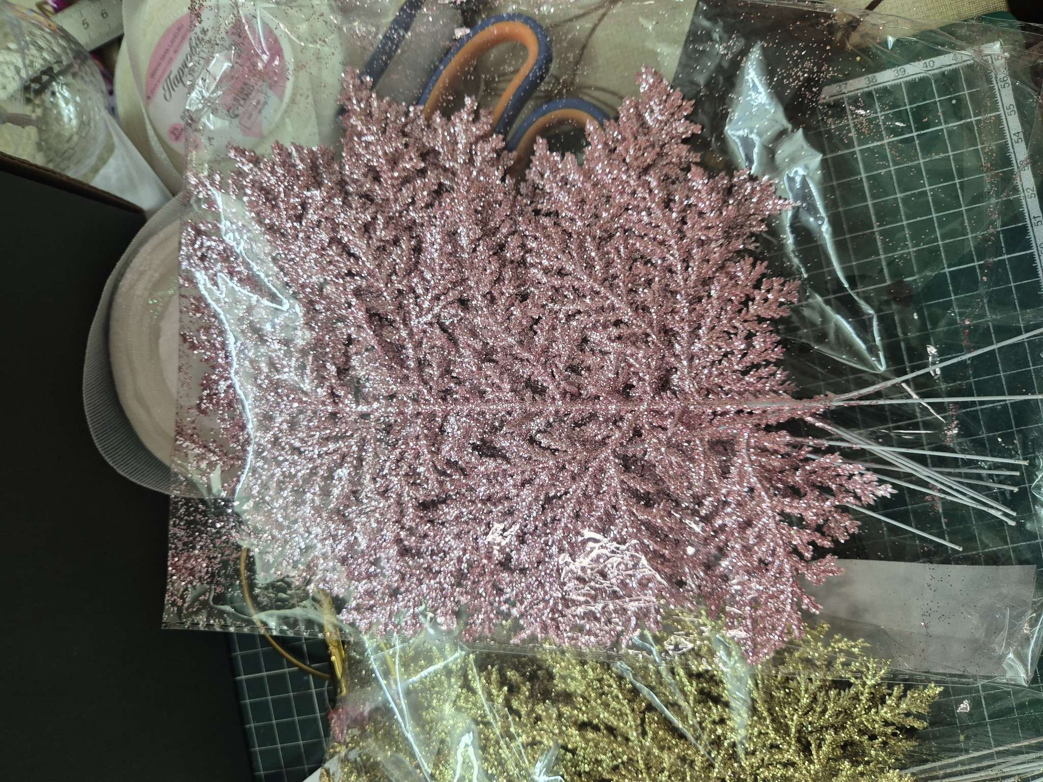 Фотография покупателя товара Декоративная ветка «Изумление», белая, 0.3×12×28 см - Фото 4