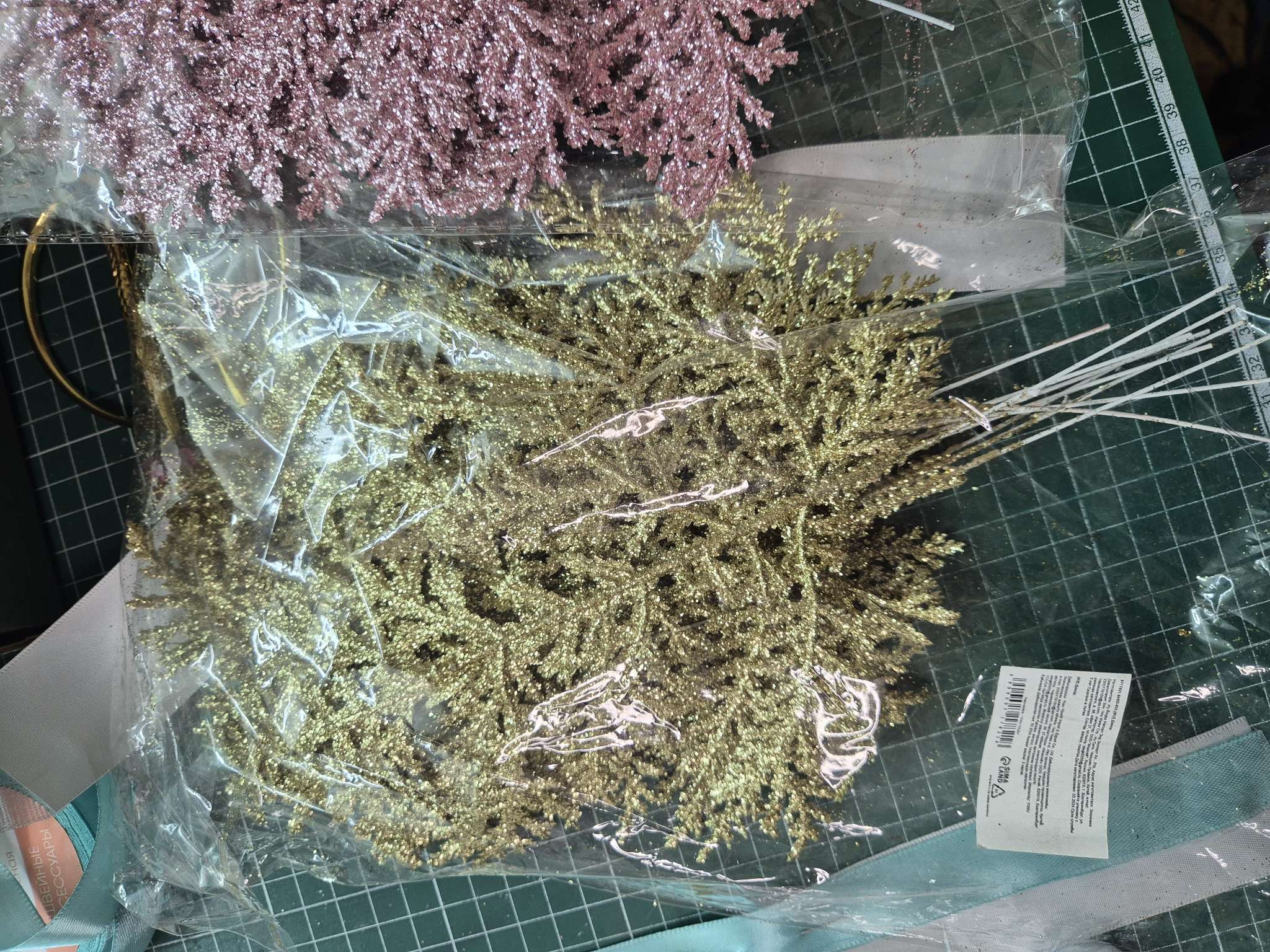 Фотография покупателя товара Декоративная ветка «Изумление», белая, 0.3×12×28 см - Фото 3