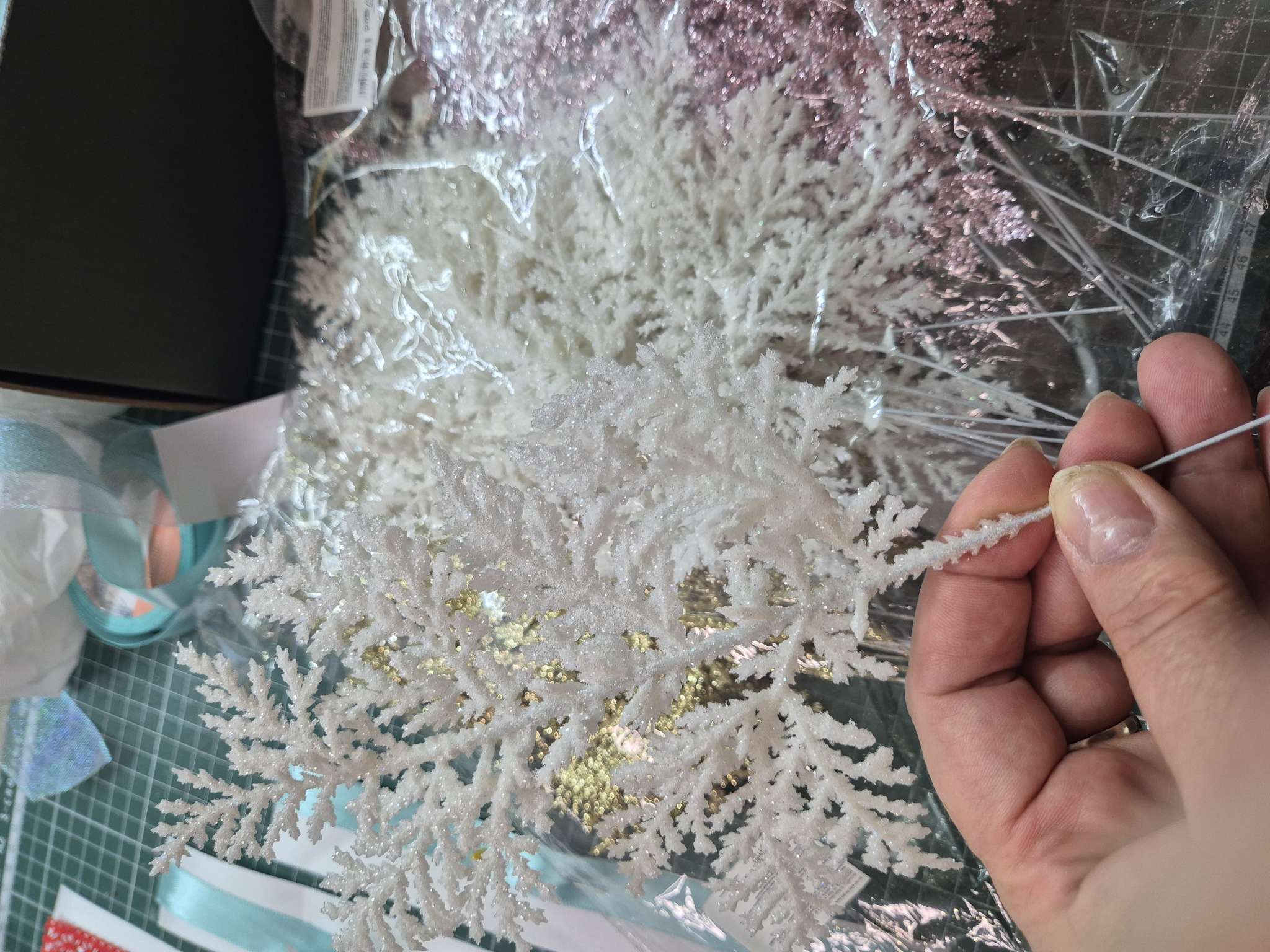 Фотография покупателя товара Декоративная ветка «Изумление», белая, 0.3×12×28 см - Фото 1