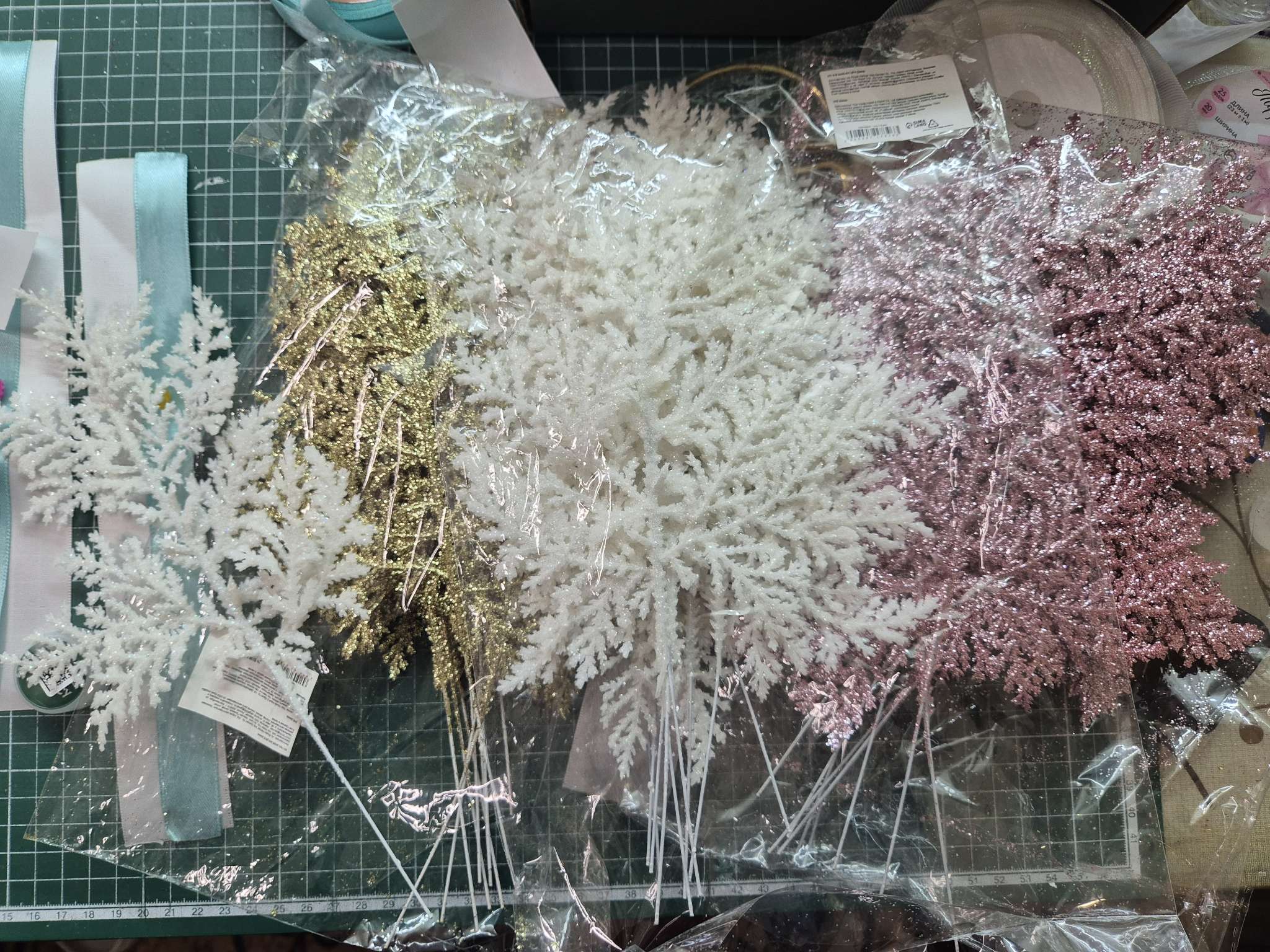 Фотография покупателя товара Декоративная ветка «Изумление», белая, 0.3×12×28 см - Фото 2