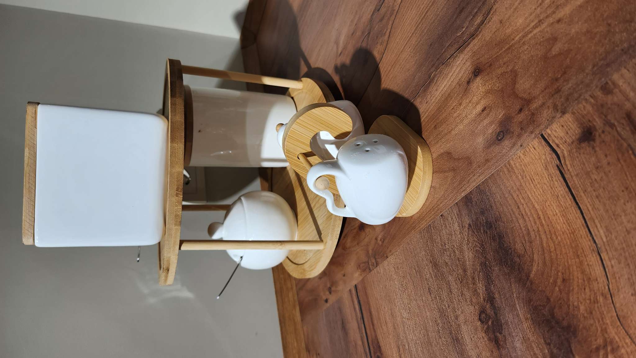 Фотография покупателя товара Набор для специй BellaTenero «Баночки», солонка 110 мл, перечница 110 мл, на бамбуковой подставке-держателе, фарфор, белый - Фото 2