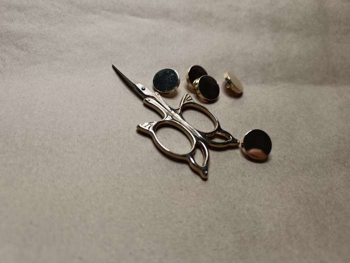 Фотография покупателя товара Ножницы для рукоделия «Бабочка», скошенное лезвие, 3.5", 9 см, цвет золотой - Фото 1