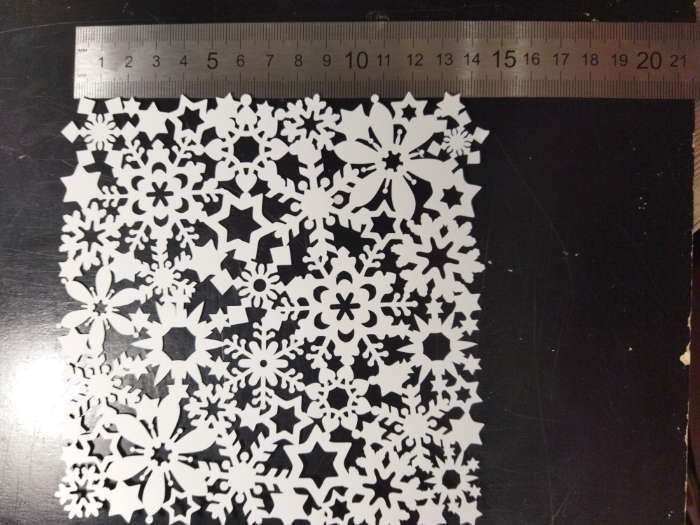 Фотография покупателя товара Трафарет фоновый "Ажурные снежинки" пластик, 15х15 см (НГМСК-16) - Фото 1
