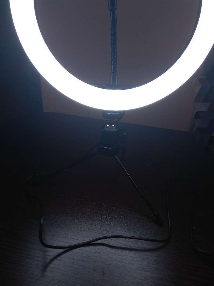 Фотография покупателя товара Светодиодная кольцевая лампа на штативе LuazON SNP097, 10" (26 см), 20 Вт, штатив 8-14 см - Фото 3