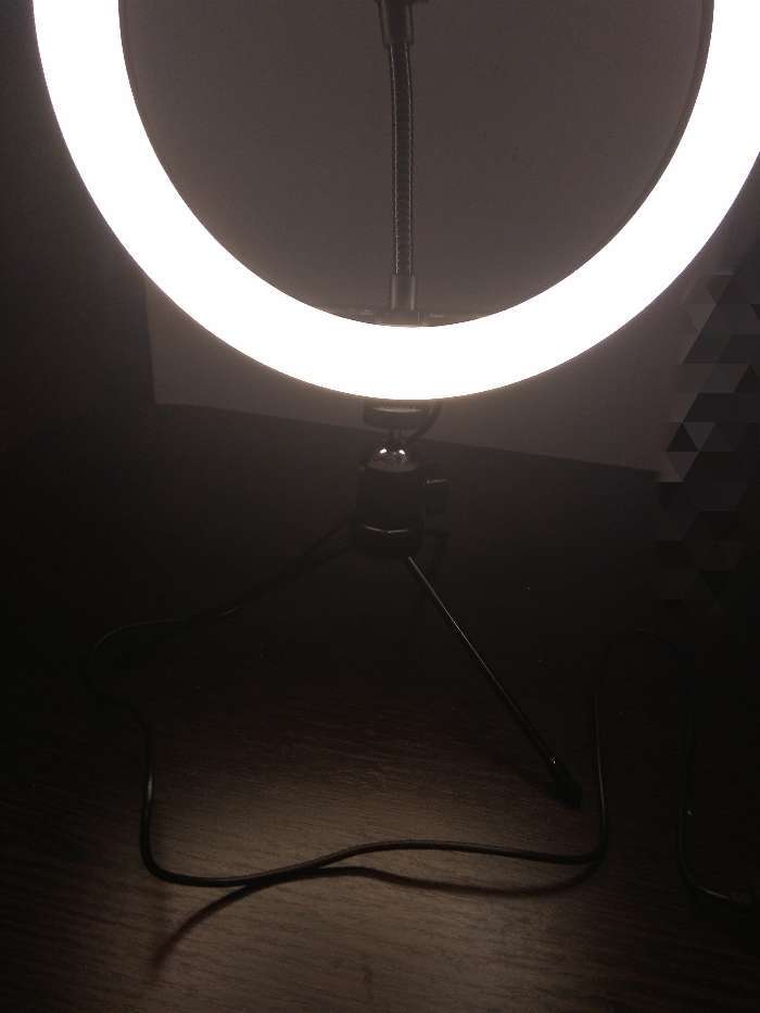 Фотография покупателя товара Светодиодная кольцевая лампа на штативе LuazON SNP097, 10" (26 см), 20 Вт, штатив 8-14 см - Фото 2