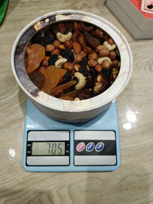 Фотография покупателя товара Коробка подарочная тубус с окном «Розовые цветы», 16×16×5 см - Фото 2