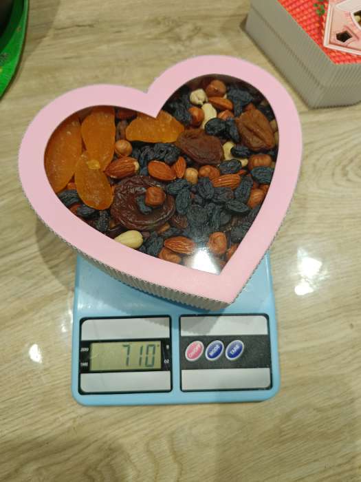 Фотография покупателя товара Коробка подарочная, кондитерская упаковка «8 марта» фиолетовая, 22 х 16 х 5 см - Фото 1