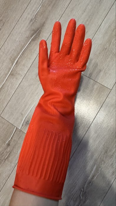 Фотография покупателя товара Перчатки хозяйственные Доляна, размер M, 38 см, длинные манжеты, латексные, красные - Фото 2
