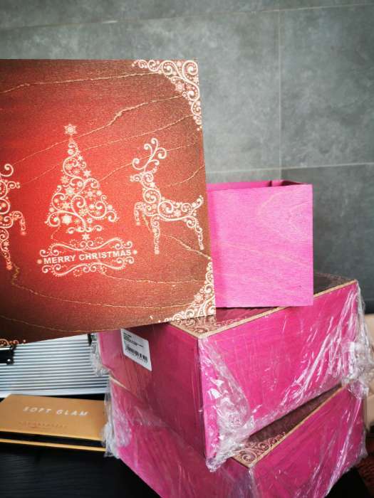 Фотография покупателя товара Коробка подарочная "Merry Christmas, c оленями", бордовая, 20×20×10 см - Фото 2