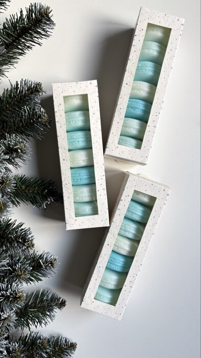 Фотография покупателя товара Коробочка для макарун «С Новым годом!», 18×5.5×5.5 см - Фото 2