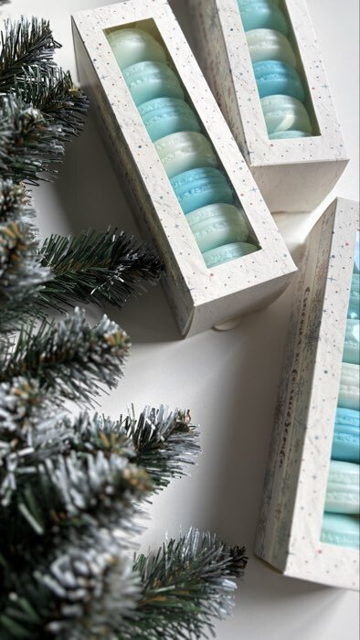 Фотография покупателя товара Коробочка для макарун «С Новым годом!», 18×5.5×5.5 см - Фото 1