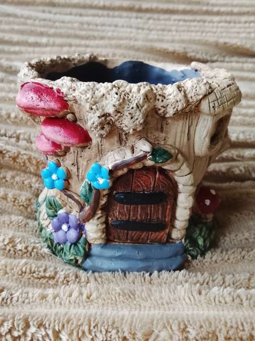 Фотография покупателя товара Декоративное кашпо для цветов «Домик феи», 10×9×9 см, керамическое - Фото 2