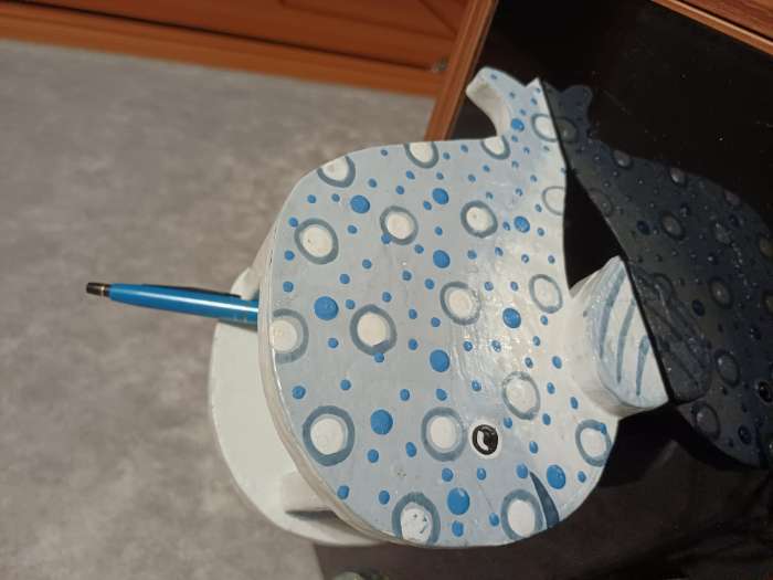 Фотография покупателя товара Подставка под ручки «Кашалотик», 16×10×11 см, дерево албезия - Фото 2