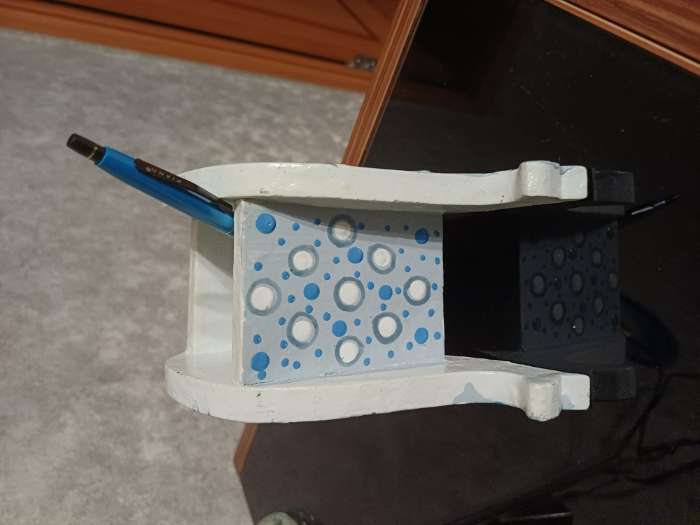 Фотография покупателя товара Подставка под ручки «Кашалотик», 16×10×11 см, дерево албезия - Фото 3