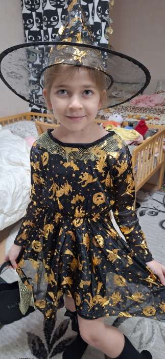 Фотография покупателя товара Карнавальный костюм «Ведьма»: платье, шляпа, чулки, сумка, рост 104-110 см - Фото 3