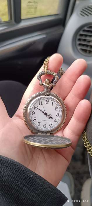 Фотография покупателя товара Часы карманные "Волк", кварцевые, цепочка l-40 см, d-4.5 см - Фото 2