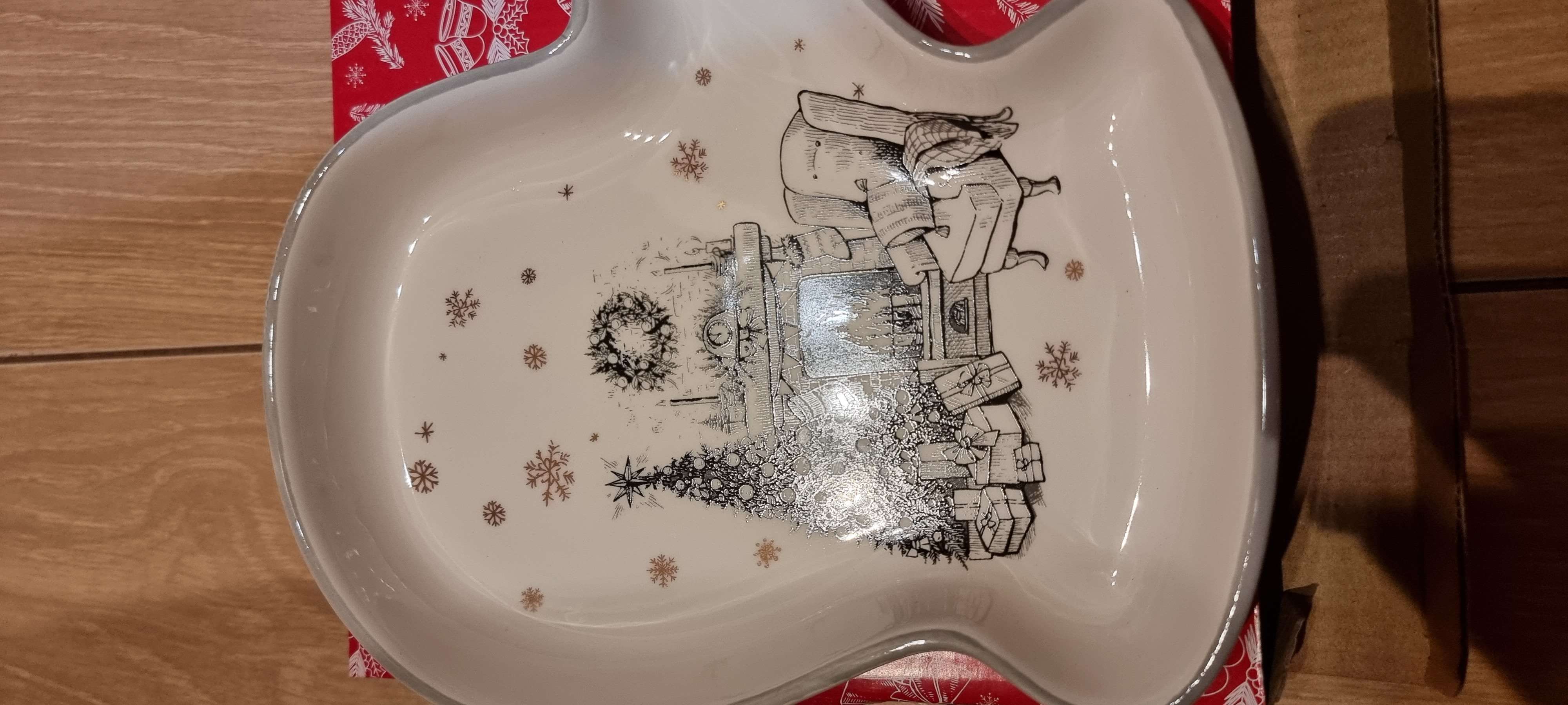 Фотография покупателя товара Блюдо сервировочное Доляна «Рождественский снеговик», 20×18×3 см, цвет белый - Фото 2