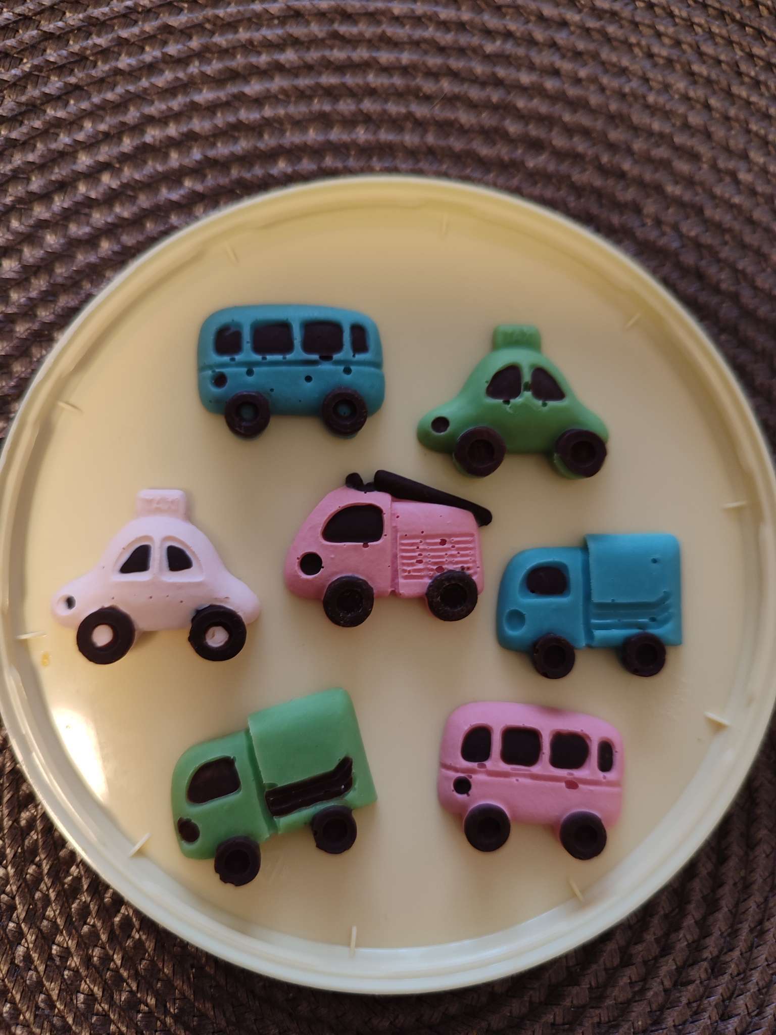 Фотография покупателя товара Молд для заливки Доляна «Транспорт», силикон, 8×6.5×1.1 см, розовый - Фото 1