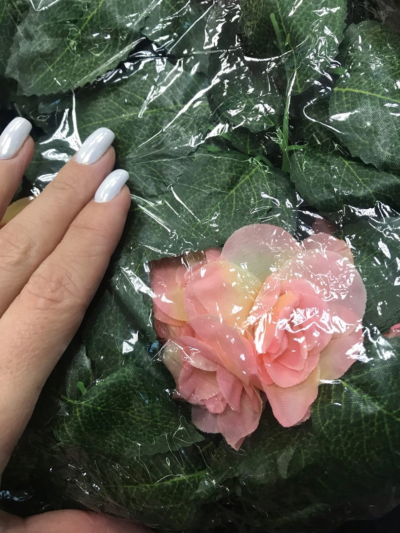 Фотография покупателя товара Лиана "Лист с розами" 1,9 м (цена за 1 шт. фасовка 5 шт) микс - Фото 1