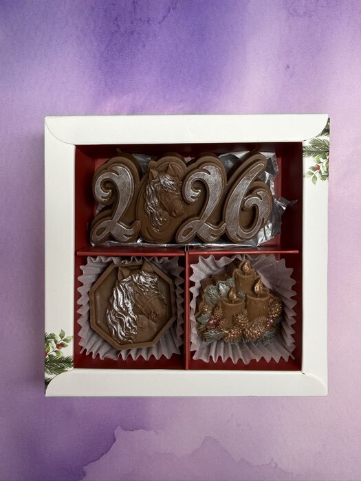 Фотография покупателя товара Коробка под 4 конфеты новогодняя с ячейками «Еловый аромат», 10×10×3 см - Фото 6